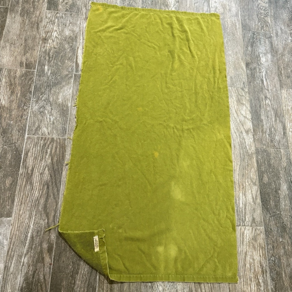 Vintage Fieldcrest Avocado Green Bath Towel MCM 1960s 1970s Made in USA 25x47